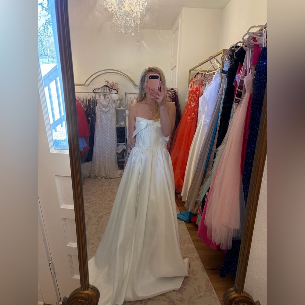 Elegant White Strapless Gown
